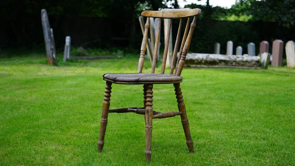 公墓-椅子-乡村高清照片