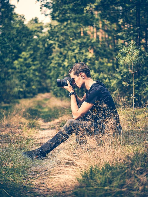 森林摄影中的人浅聚焦摄影