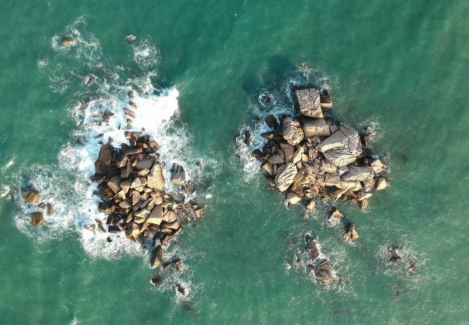 海洋岩石鸟瞰图