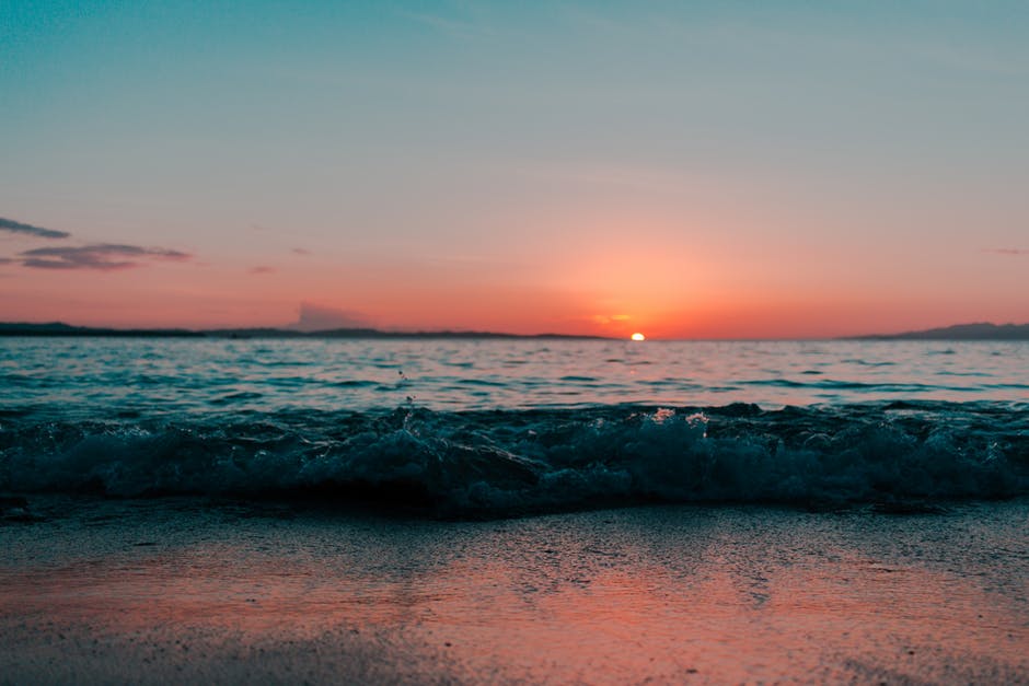 日落中的海洋风景