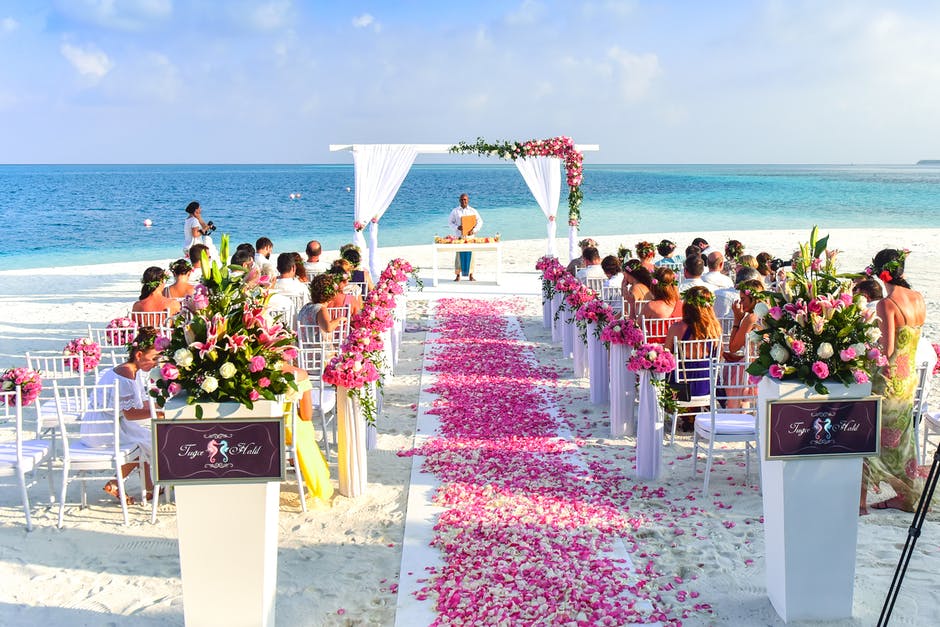 白天沙滩婚礼