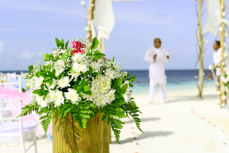 海滩-沙滩婚礼-花束高清照片