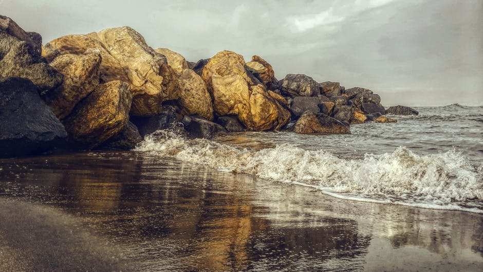 海滩-美丽的巨石高清照片
