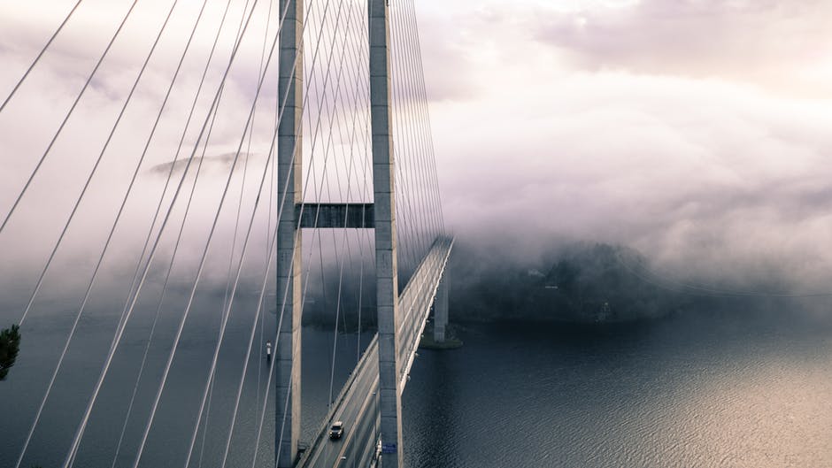 建筑-桥梁-雾气高清照片