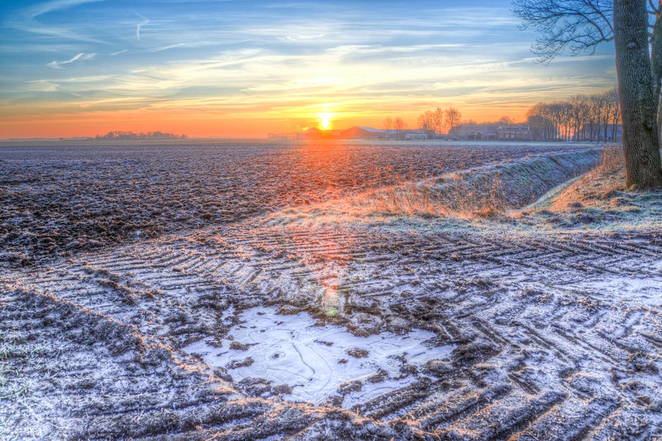 日落时的雪摄影